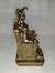 Imagem do Dama da Justiça 17 ou 18cm sentada no trono deusa Thêmis pequena cor bronze liso ou dourado acabamento efeito glitter prateado enfeite em resina