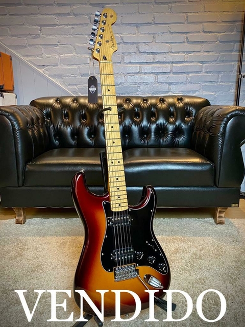 ***VENDIDO*** Fender Stratocaster FSR Standard HH 2010 Metallic Sunburst.
