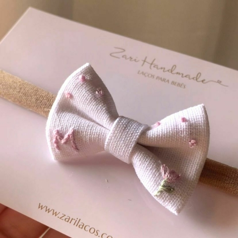 Laço Gabi Bordado Personalizado | Branco