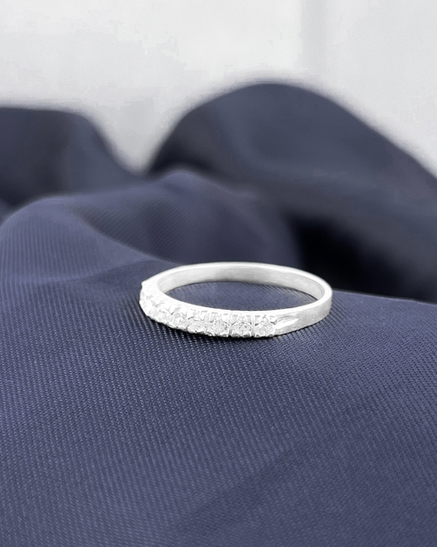 ANEL APARADOR CECÍLIA MEIA ALIANÇA CRAVEJADA [A.031]