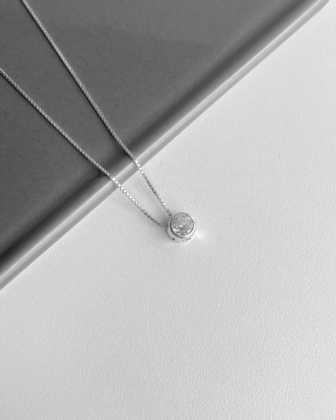 COLAR COM PINGENTE CRISTAL REDONDO EMBUTIDO - 45 CM [BQ.086]