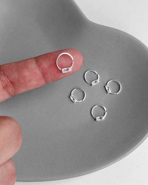 PIERCING ZIRCÔNIAS RETANGULAR CRISTAL - FURO ARGOLA TORÇÃO [VE.236]