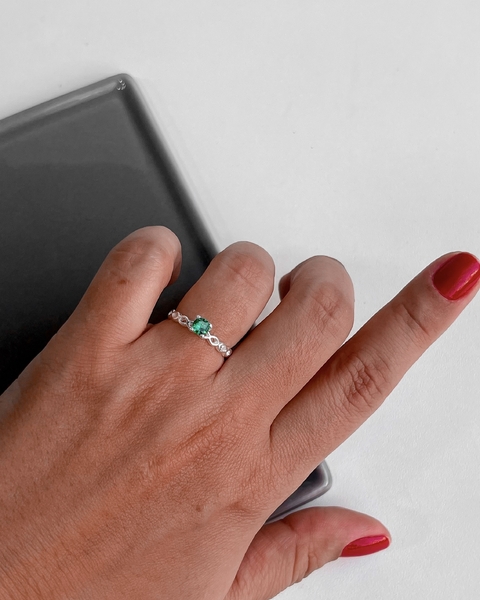 ANEL SOLITÁRIO INFINITO VERDE ESMERALDA 3 MM [A.137]