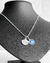 PINGENTE PLAQUINHA REDONDA RESINADA AZUL COM RABO BALEIA [MK.063] - comprar online
