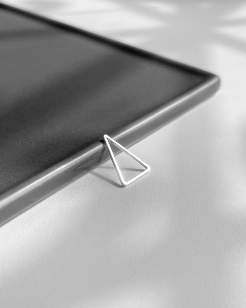 PINGENTE TRIÂNGULO [VE.056]