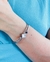 BRACELETE INSPIRAÇÃO GRANDES GRIFES DOIS TREVOS - MADRE PEROLA [TAL.146] - comprar online