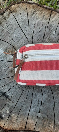 CARTUCHERA / NECESER RAYAS ROJO