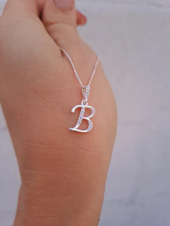 Dije inicial B