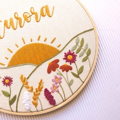 Quadro Bordado Maternidade Flores - comprar online