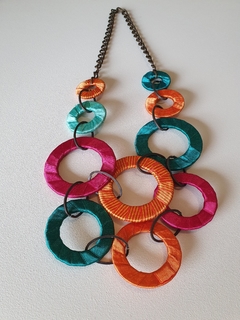 COLLAR AROS FUCSIA, NARANJA Y VERDE FLORENCIA ANGELERI