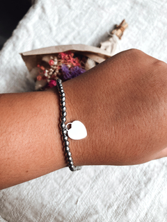 Pulsera bolitas y corazon en internet
