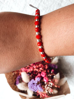 Pulsera roja con bolitas en internet