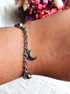 Pulsera con dije lunitas en internet