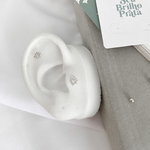 PIERCING PALITO FLOR DE LUTOS COM ZIRCONIA