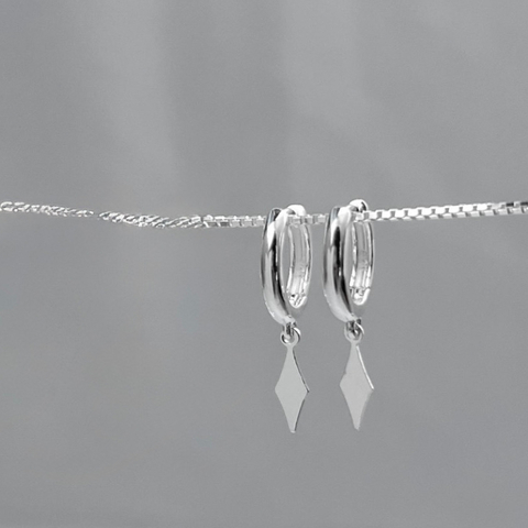 BRINCO ARGOLA DE CLICK COM PINGENTE LOSANGO - comprar online