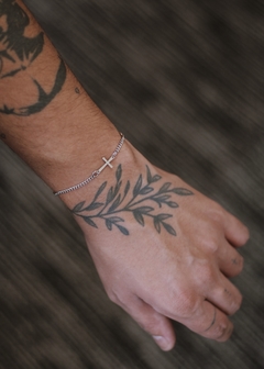 Pulseira Cruz na internet