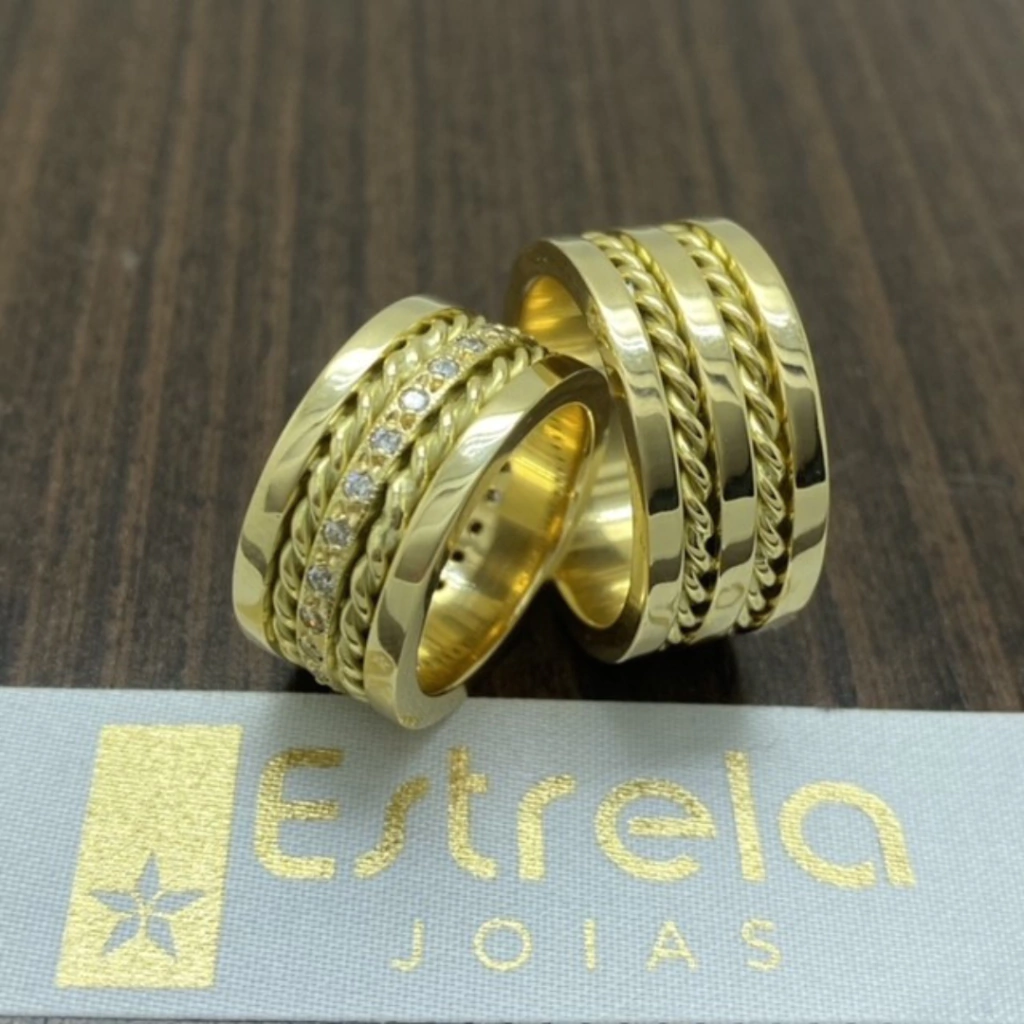 Par De alianças Em Ouro 18K/750 REF. 112002-37G