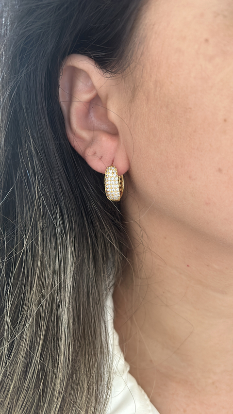 Argola oval Aila cravejada