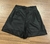 SHORT SOL COURO P.U