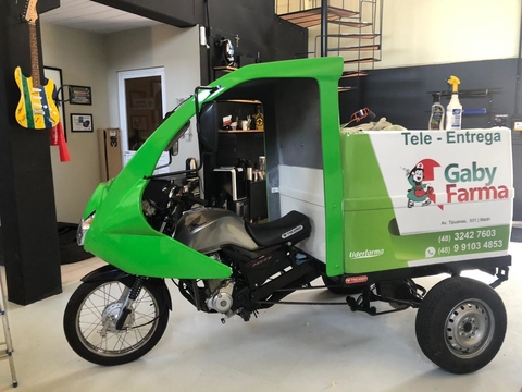 Tricargo Baú 12 Caixas com Cobertura