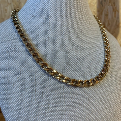 Colar correntaria Beca