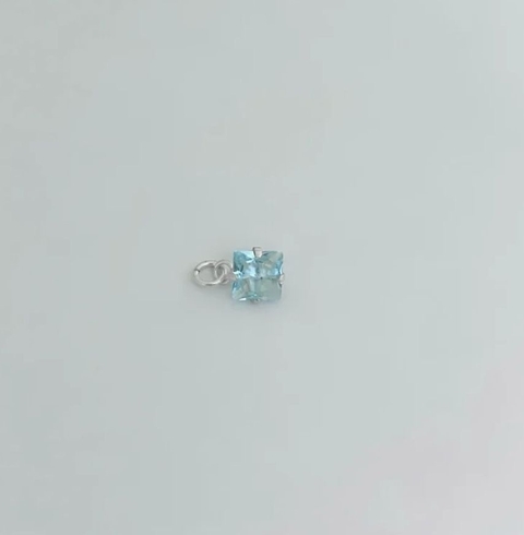 Pingente carre azul 6mm prata 925