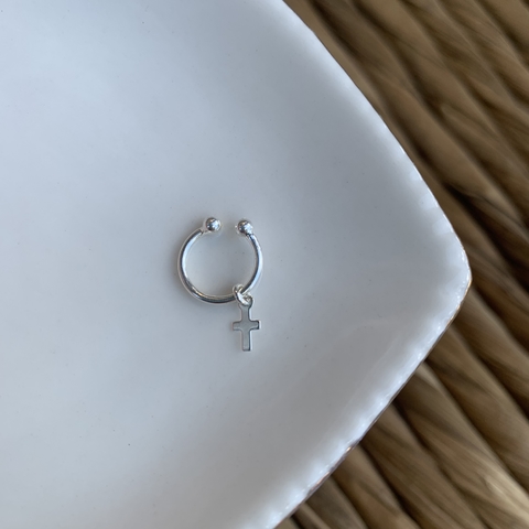 Piercing fake Cruz prata