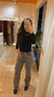 Calça mom jeans Crystal preto estonado na internet