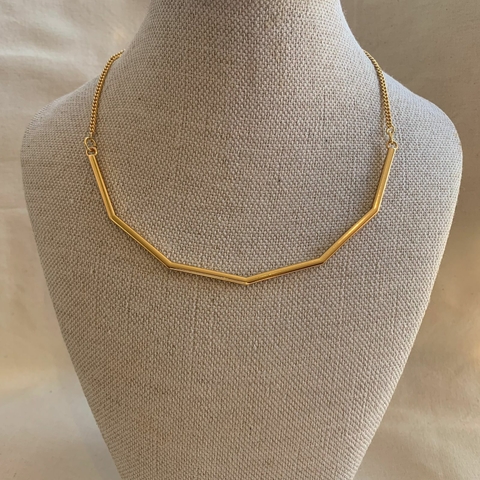 Colar suporte geométrico