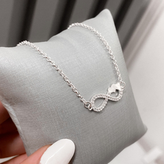 PULSEIRA COM INFINITO CRAVEJADO E DOIS CORAÇÕES DE PRATA na internet