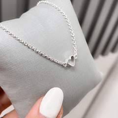 PULSEIRA COM CORAÇÃO P VAZADO DE PRATA na internet