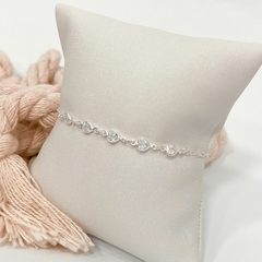 Pulseira com cinco zircônias coração de prata - comprar online