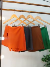 SHORTS SAIA ALFAIATARIA - BOTOES LATERAL + FENDA - comprar online