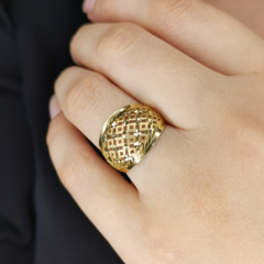 Anel trabalhado em ouro 18k xadrez oval na internet