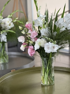 Set de 3 arreglos florales chicos en florero cilindrico