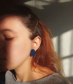 BRINCO JOÁ ROSA CICLAME / AZUL SECO - O N L Y Acessórios Artesanais