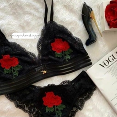 055 Conjunto sem Bojo Aplicação de Flores
