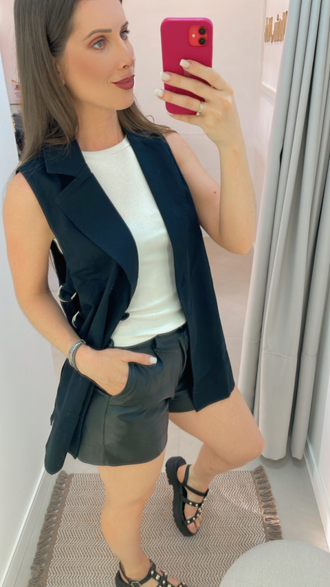 COLETE COM FIVELAS PRETO