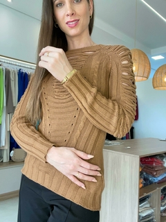 BLUSA EM TRICÔ COM DETALHES VAZADOS CARAMELO - comprar online