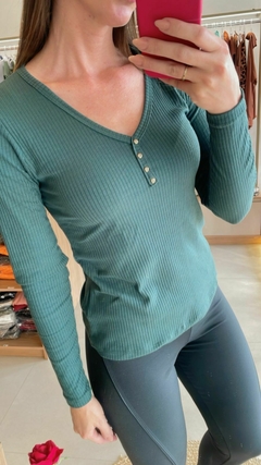 BLUSA BÁSICA BOTÕES