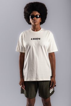 CAMISETA BASIC LOGO STREETWEAR OFF WHITE - URION COMPANY