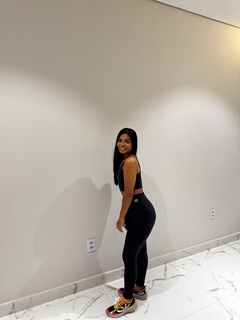 Conjunto fitness calça + topper preto na internet