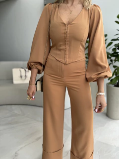 Blusa Emily Caramelo