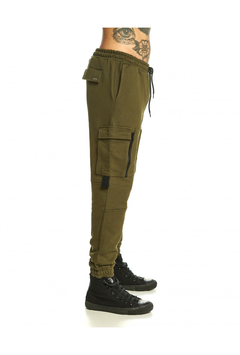 Calça de moletom verde militar com bolsos laterais No Age GG - comprar online
