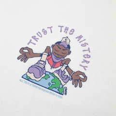 CAMISETA CHAZE - TRUST THE MISTERY BRANCO - comprar online