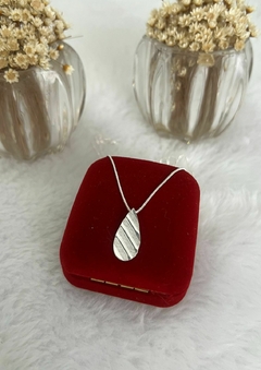 Colar Gota P com Detalhes