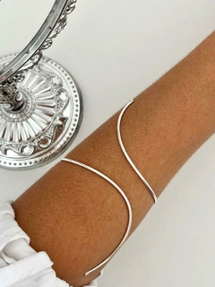 Bracelete liso luxo