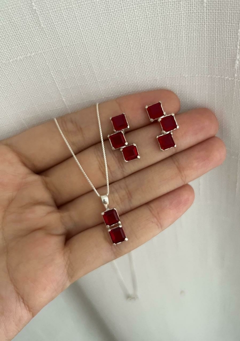 Conjunto quadrado na pedraria zirconia vermelha