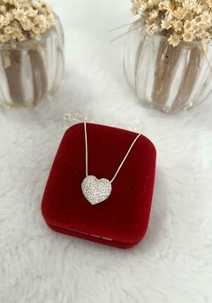 Colar de Coração Cravejado na Pedra de Zirconia