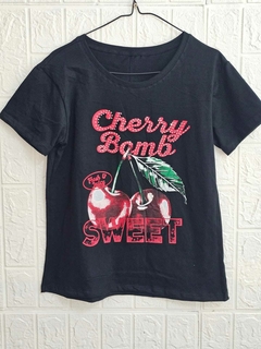 REMERA CHERRIE BOMB STRASS